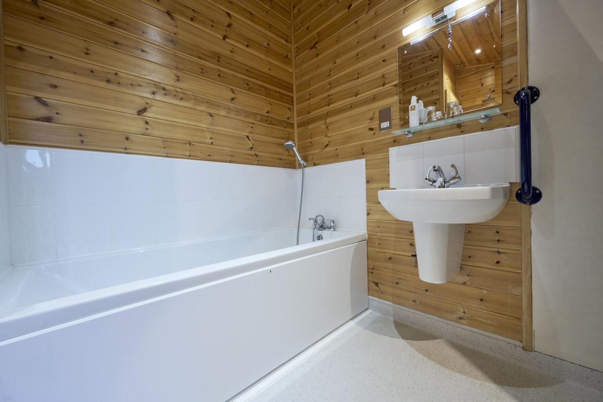 Holiday home Buzzard With Hot-tub